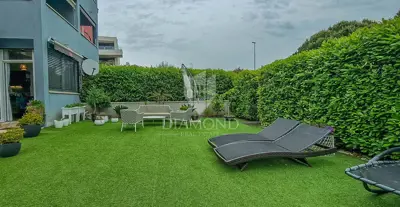 Stan 64 m², Novigrad - privatno dvorište 189 m² - 14