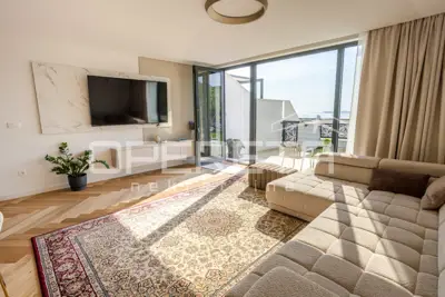 Apartment for sale in Podstrana, 220 m²