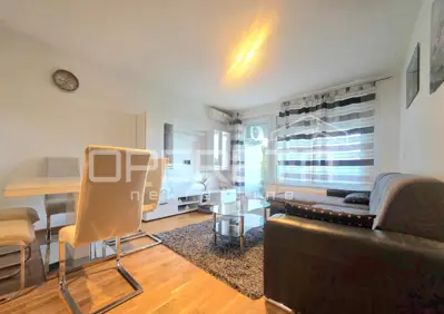 Stan 80 m², Špansko, kao nov 4-soban u mirnom susjedstvu - 2