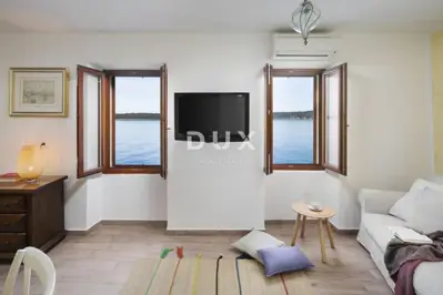 Apartment 34 m², Rovinj - first row to the sea, sea view - 4