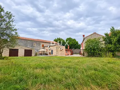 Steinhaus 120 m², Bičići, Barban - ruhige Lage und Apartment