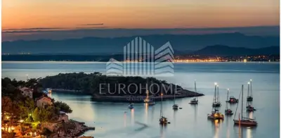 Zemljište 1.632 m², Vrgada - 5 m od mora i plaže