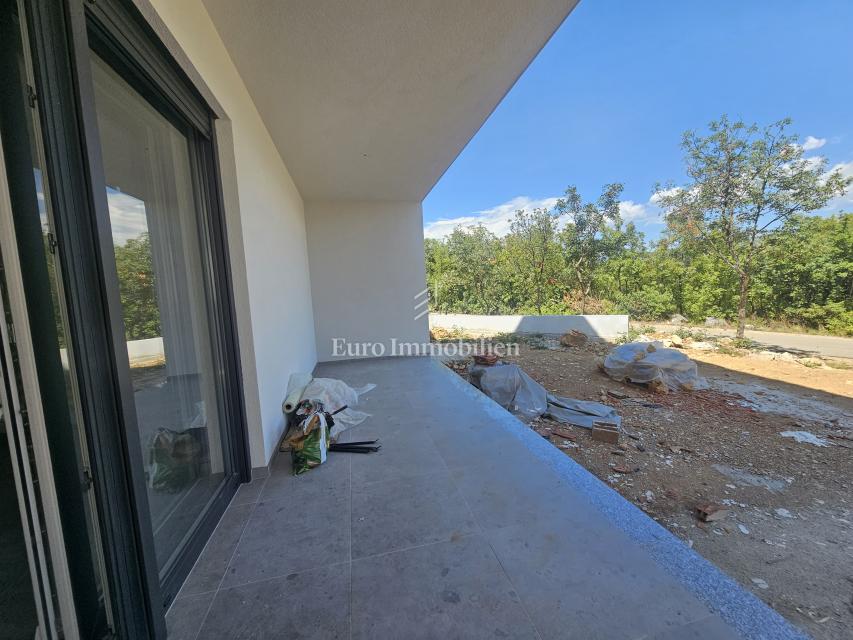 Uvala Soline, Krk - apartman u prizemlju u novogradnji