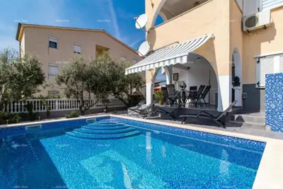 Wohnung 80 m², Medulin, Garten mit Pool und Grill