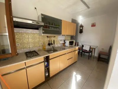 Kuća 130 m², Tribalj - mirna lokacija blizu jezera
