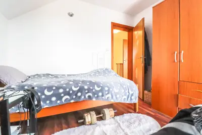 Haus 124 m², Kloštar Ivanić - ruhige Straße und freier Blick - 11