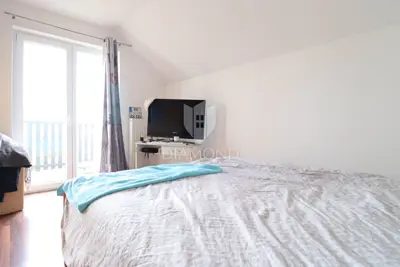 Haus 124 m², Kloštar Ivanić - ruhige Straße und freier Blick - 8