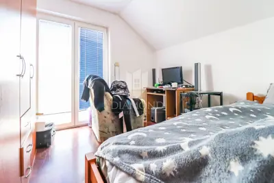 Haus 124 m², Kloštar Ivanić - ruhige Straße und freier Blick - 10