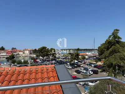 Komforan stan s garažom i spremištem u centru Novigrada udaljen samo 100metara od mora - 2