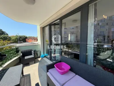 Komforan stan s garažom i spremištem u centru Novigrada udaljen samo 100metara od mora - 7