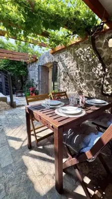 Dvije obnovljene kamene kuće s bazenom - 9