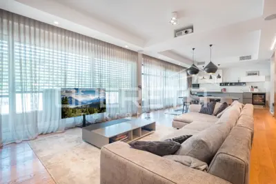 Stan 171 m², Centar Medvedgradska - penthouse s liftom - 2