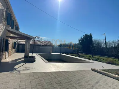 - Dvije kamene kuće u nizu sa velikom okućnicom - - 6