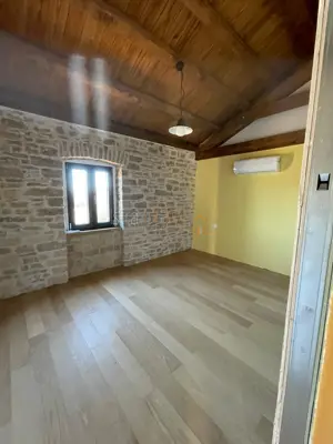 - Dvije kamene kuće u nizu sa velikom okućnicom - - 12