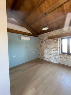 - Dvije kamene kuće u nizu sa velikom okućnicom - - 9