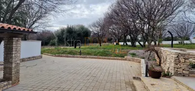 - Dvije kamene kuće u nizu sa velikom okućnicom - - 15