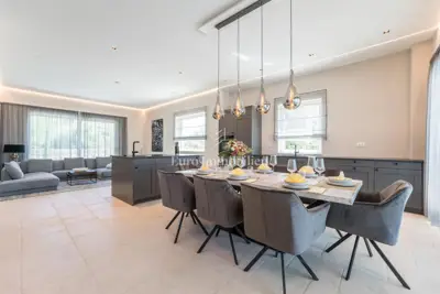 Villa 330 m², Ljubač-Ražanac - uz pješčanu plažu i more - 13