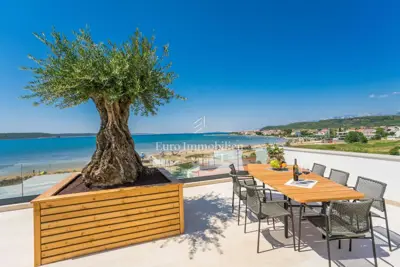 Villa 330 m², Ljubač-Ražanac - uz pješčanu plažu i more - 9