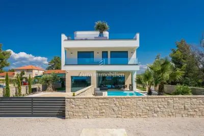 Villa 330 m², Ljubač-Ražanac - by the sandy beach and sea