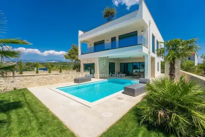 Villa 330 m², Ljubač-Ražanac - uz pješčanu plažu i more - 2
