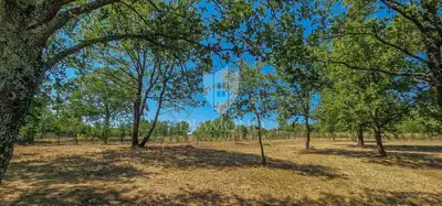 Građevinsko zemljište 4.500 m², Karigador - 2 km od mora