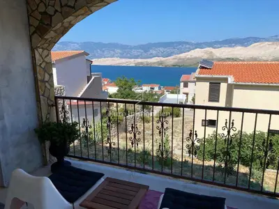 Kuća 100 m², Pag - dva apartmana i pogled na more