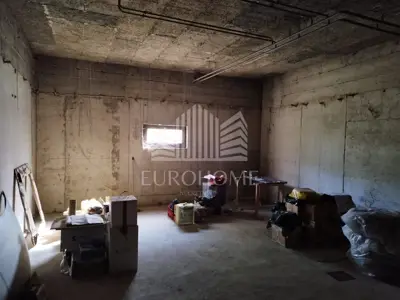 Poslovni prostor 53 m², Malešnica - suteren novije zgrade - 2