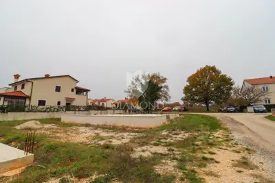 Building plot 488 m², Bale - permit and project