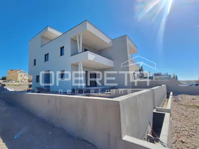 Zweistöckige Wohnung mit Aussicht und Dachterrasse - 4