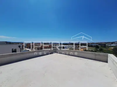 Zweistöckige Wohnung mit Aussicht und Dachterrasse - 3