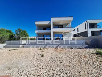 Zweistöckige Wohnung mit Aussicht und Dachterrasse - 2