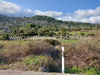 Zemljište 7.002 m² na otoku Visu, uz glavnu cestu - 5