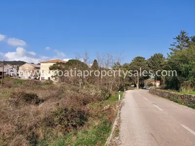 Zemljište 7.002 m² na otoku Visu, uz glavnu cestu