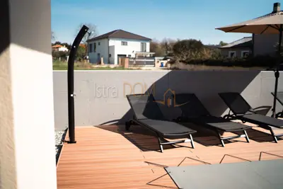 Kuća 206 m², Pomer - bazen i krovna terasa - 12