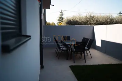 Kuća 206 m², Pomer - bazen i krovna terasa - 8