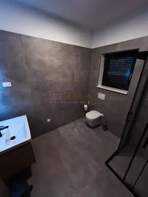 Kuća 206 m², Pomer - bazen i krovna terasa - 17