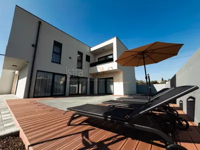 Kuća 206 m², Pomer - bazen i krovna terasa - 2