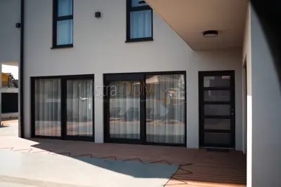 Kuća 206 m², Pomer - bazen i krovna terasa - 11
