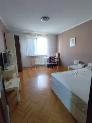 Kuća 400 m², Vrhovec, garaža i dva parkirna mjesta - 9