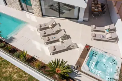 Luksuzna vila s bazenom uz plažu - 3