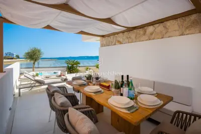 Luksuzna vila s bazenom uz plažu - 4
