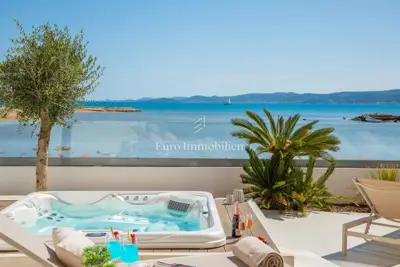 Luksuzna vila s bazenom uz plažu