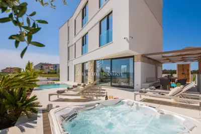 Luksuzna vila s bazenom uz plažu - 2