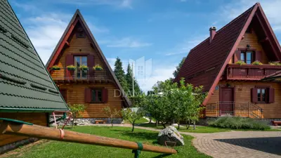 Grundstück 600 m², Delnice - 4 Berghäuser, möbliert - 2
