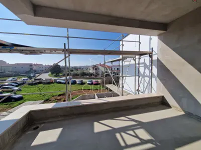 Pula – Moderan Penthouse Z1 u novogradnji s velikom terasom i 3 spavać - 15