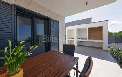 Villa 315 m², Sveta Nedjelja - Pool und Garten - 19