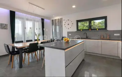 Villa 315 m², Sveta Nedjelja - Pool und Garten - 6