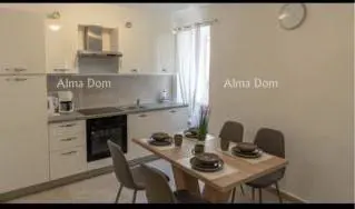 Stan u centru Rovinja, renoviran 2024. i namješten - 2