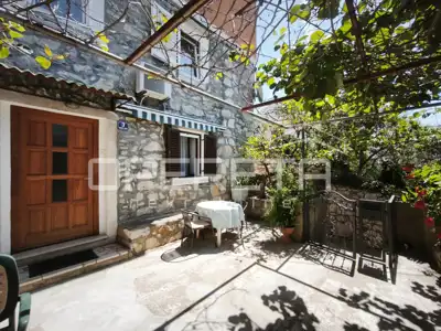 Kuća 142 m², Mali Lošinj - centar, 3 apartmana - 6