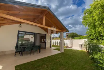 Haus zum Kauf in Rovinj, 78 m² - 2